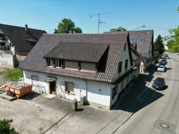 vielseitiges Wohn- und Geschäftshaus mit Entwicklungspotenzial in ruhiger Lage von Buggingen, 79426 Buggingen, Einfamilienhaus